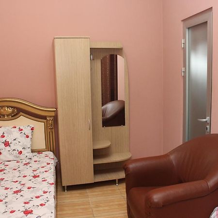 Hôtel Maxim Mini à Batoumi Extérieur photo