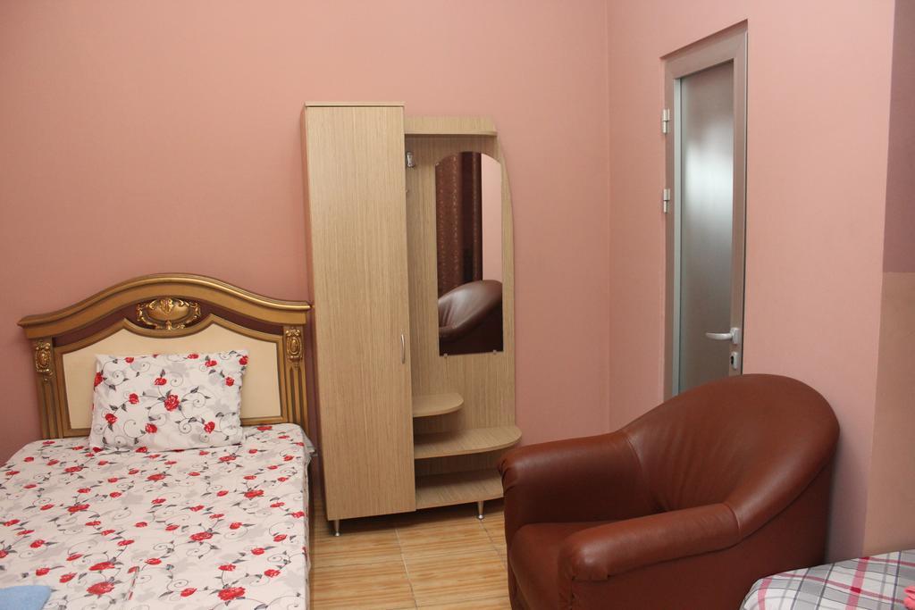Hôtel Maxim Mini à Batoumi Extérieur photo